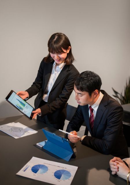 Ejemplos de Negociación Interna: Recursos Humanos y Finanzas